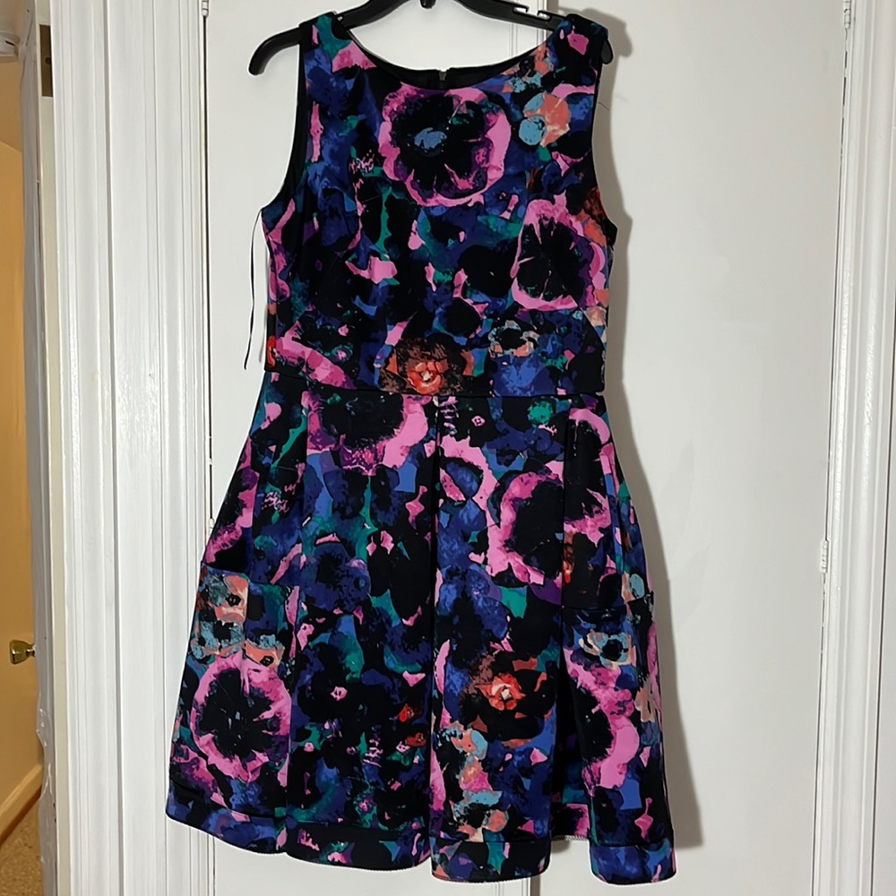 Woman size 14 sleeveless floral  mid length tea dress